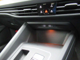 車内で携帯電話などの充電ができます(TypeC対応)。