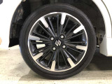 ホイールだけでも車のイメージがかなり変わりますね。