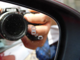 後方からの車両の接近や追い越しを知らせてくれるブラインドスポットインフォメーション付です。