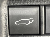 【パワーバックドア】スマートキーや運転席のボタンを押すだけでリアゲートが自動で開閉します!荷物を持っている時や、高い位置にあるバックドアを閉める際に便利な機能です♪