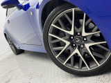 【純正18インチアルミホイール】外観にマッチした純正アルミホイールを装着しております。各種Aftermarketアルミホイールや、スタッドレスタイヤも取扱いしております。是非ご相談ください♪