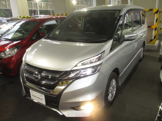 セレナ 2.0 ハイウェイスター プロパイロット エディション 4WD 