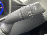 【オートライト(AUTO)】外の明るさをシステムが感知して、自動でヘッドライトが点灯します。ヘッドライトをつけ忘れを防ぐ便利機能です。