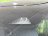 【ホンダセンシング】走行中に前方の車両等を認識し、衝突しそうな時は警報とブレーキで衝突回避と被害軽減をアシスト。より安全にドライブをお楽しみいただけます。