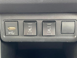 【シートヒーター】シートを温めてくれる暖房機器です!長時間座っていると負担が掛かりやすい背中や腰、または冬場などの寒い日に冷えやすい脚部に快適なぬくもりを伝えます。