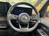 【純正革巻きステアリング】上質な革を使用することで、手にしっかり馴染みとても運転しやすいハンドルです♪