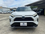 力強いフロントマスクと洗練されたデザインが魅力のRAV4。存在感と機能美を兼ね備えた一台です。