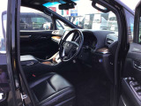 それぞれの分野のプロがお車の悩みや疑問に親身になって対応させていただきます。