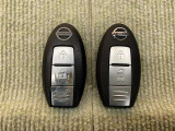 手荷物が多いときでも、スマートキーをバッグやポケットに携帯していれば、キーを取り出すことなくドアの解錠・施錠ができます