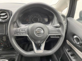インテリアに合わせたデザインのステアリングは、運転される方のことも考え、運転しやすい形状、大きさです。是非一度、実際に触ってお確かめください。