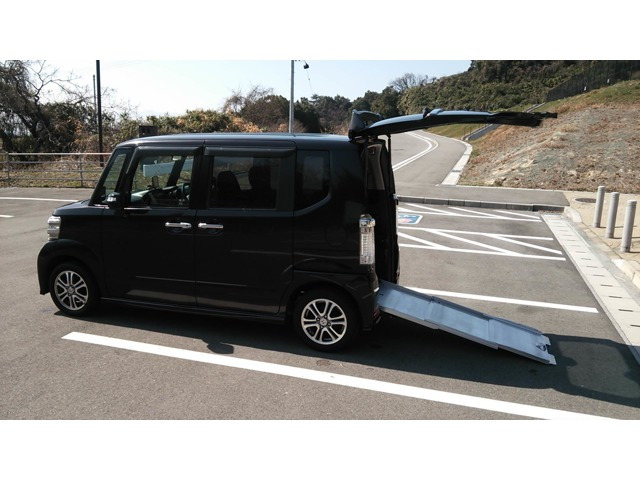 N-BOX+カスタム G 車いす仕様車 