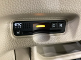 ハンドルの左下にETCがついています。高速道路の料金所の通過も楽々です。 カードの取り出しもしやすい場所についています。
