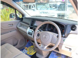 『1台』のお車に対して、3名体制で日々議論を重ね仕入れを行っております。