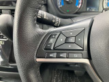 ハンドル左側のスイッチでオーディオの操作が可能なので、運転中でも楽に調整できます(^^♪