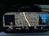 ナビゲーションマップも表示出来るフルデジタルメーターの「デジタルコクピットプロ」。VWが誇る先進装備が快適なドライビングをサポートします。