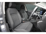 【内外装のリフレッシュ】”Das Welt Auto”独自の項目チェックに基づき、入念に車両チェックとクリーニングを実施。美しく高品質なお車をご提供します。