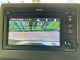 【バックカメラ】駐車時に後方がリアルタイム映像で確認できます。大型商業施設や立体駐車場での駐車時や、夜間のバック時に大活躍!運転スキルに関わらず、今や必須となった装備のひとつです!