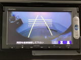 バックでの車庫入れも安心です! リアカメラが付いているバックモニター付のナビを装備しております。操作線もついており距離感も画面から確認できます。
