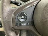 ステアリングスイッチがついていますので、オーディオのチャンネル変更、ボリューム、ジャンル変更が操作可能です。ハンドルから手を離さず安全に操作できます。