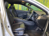 運転席シート廻りは使用感も少なく、良好な状態となっています。前オーナー様が丁寧に使っていたことがよくわかりますね。