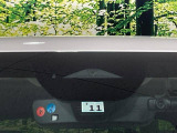【スマートブレーキサポート】走行中に前方の車両等を認識し、衝突しそうな時は警報とブレーキで衝突回避と被害軽減をアシスト。より安全にドライブをお楽しみいただけます。