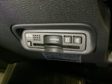 ハンドルの左下にETCがついています。高速道路の料金所の通過も楽々です!。カードの取り出しもしやすい場所についています。