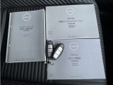 取り扱い説明書類です☆スペアキーもございます☆車両本体の取り扱い説明書はございません(>_<)