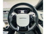 握りやすくシンプルなデザイン。ACCやブラインドスポット、レーンキープアシスト機能などを搭載します。