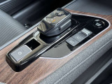 美しく、誰もが使いやすいデザインの電制シフト☆木目調のデザインがオシャレですよね♪SPORT、ECO、NORMALの3種類のドライブモードを設定★オートブレーキホールドスイッチも★
