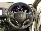 ハンドルにHondaセンシング系のクルーズコントロールやレーンキープアシストなどのスイッチと、オーディオの操作スイッチが装備されています。ハンドルから手を離さず安全に操作できます。