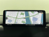 【10.25型マツダコネクトナビ】専用設計で車内の雰囲気にマッチ!ナビ利用時のマップ表示は見やすく、いつものドライブがグッと楽しくなります!