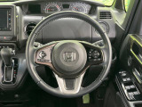 インテリアに合わせたデザインのステアリングは、運転される方のことも考え、運転しやすい形状、大きさです。是非一度、実際に触ってお確かめください。