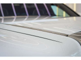 Rolls-Royceの厳密で水平なコーチラインは均一して4mmであるように描かれております。