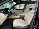 XT5クロスオーバー ラグジュアリー 4WD 本革シート