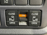 【両側パワースライドドア】スマートキーや運転席のスイッチで後席両側スライドドアの開閉が可能♪電動だから力を入れてドアを開ける必要が無く、小さなお子様でも簡単に開け閉めでき快適です♪