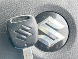 【キーレス】少し離れた場所からでもボタン一つでドアの開錠・施錠ができるのでとっても便利!ドアの鍵穴周りに傷をつけることもありません♪