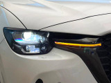 【LEDヘッドライト】悪天候や夜間走行時も良好な視界を確保し安心して運転できる高輝度LEDヘッドライトを装備!点灯速度が早く、消費電力も抑えられています。