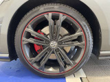 純正18インチGTI専用アルミ!タイヤサイズは225/40R17です
