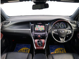 お車選びをお楽しみ頂けるよう、在庫車の展示スペースを十分に確保しております。