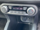 シートヒーターも装備されております。