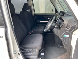 運転席も広いです☆コンパクトなのに小回りもききます☆軽自動では物足りないけど大きい普通車までは。。なんて方にもちょうどいいサイズ感のお車です☆