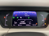 デジタル表示のスピードメーターとタコメーター、燃費やオドメーターなどの表示の他に、ホンダセンシング機能などの表示もできる多機能なマルチインフォメーション・ディスプレイです。