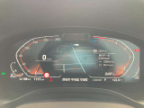 見やすいレイアウトにまとめられたインフォメーションディスプレイ。運転中に集中しながら必要な情報を把握することができます。