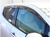 お車選びをお楽しみ頂けるよう、在庫車の展示スペースを十分に確保しております。