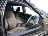『1台』のお車に対して、3名体制で日々議論を重ね仕入れを行っております。