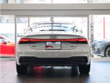 後続車両から長く見られるリヤスタイルも、Audiらしく上品で洗練されたデザインで見る人を惹きつけます。