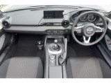 ●8.8インチセンターディスプレイ ●コネクティッドサービス対応 ●Amazon Alexa ●Android Auto ●Apple CarPlay●Bluetooth ●ハンズフリーマイク ●外部接続ハブ(USB Type-C x2