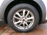 Aftermarketアルミホイール215/60R16・スタッドレスタイヤを履いています。