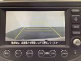 バックでの車庫入れも安心です! リアカメラが付いているバックモニター付のナビを装備しております。操作線もついており距離感も画面から確認できます。