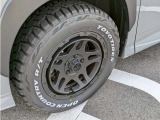 ホワイトレタータイヤがよく似合う車ですね♪